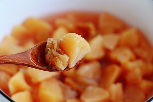 如何熬制苹果山楂红枣汤，苹果山楂红枣汤怎么做（酸甜可口助消化）