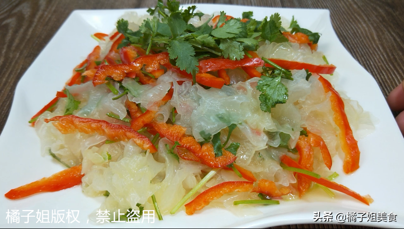 【凉拌银耳】做法步骤图 简单又快捷 比煮粥好吃-起舞食谱网