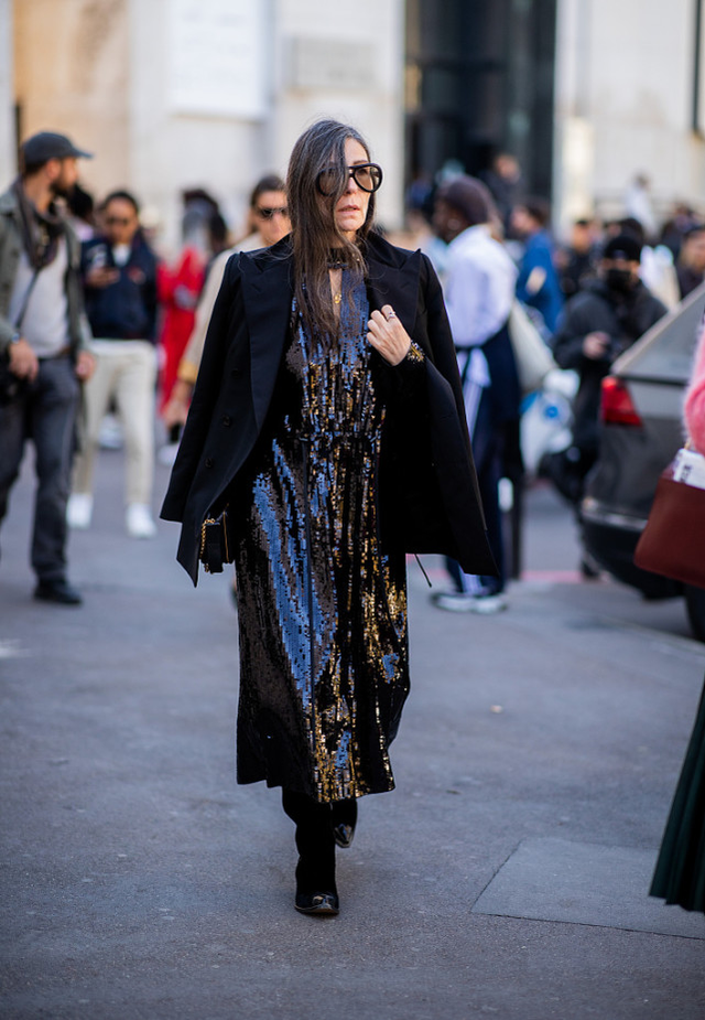 200斤女胖子如何穿衣搭配，200斤胖女孩的穿搭（200斤身材穿西装长裙真显瘦）