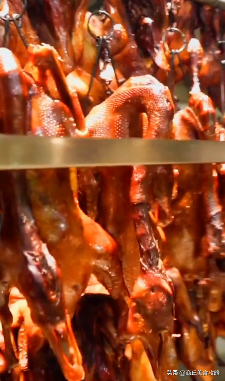 商丘特产可以送人的，商丘特产可以送人的食品（商丘特色美食刘胖三炕鹅,老板一天只卖200只）