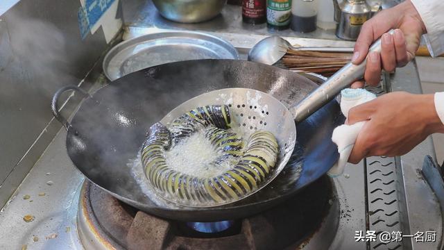 糖醋茄子的做法，糖醋茄子的做法 家常脆皮（糖醋盘龙茄子详细做法）