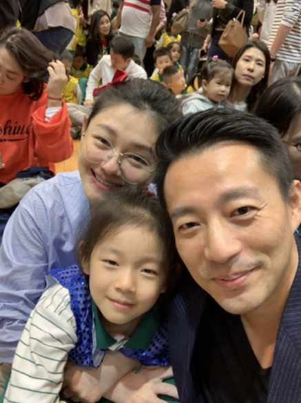 乖巧的女生外貌特征，乖巧的女生外貌特征图片（小眼睛和爸爸似复制粘贴）