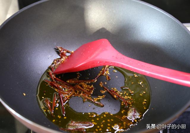 魔芋豆腐的做法，炒魔芋豆腐的家常做法（一款“超级美食”）