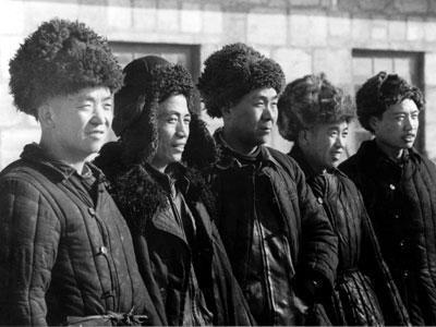 王进喜事迹简介，王进喜的事迹（“铁人”王进喜是国家的“老黄牛”）