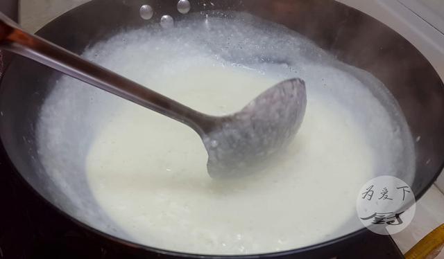 芝士做什么好吃又简单（牛奶里加1把芝士）
