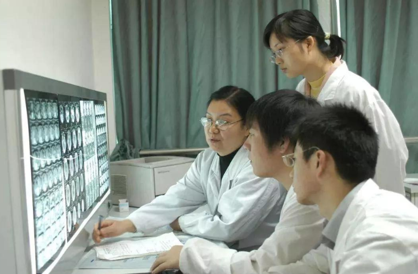 大学文科有哪些专业（文科生也可以学医）