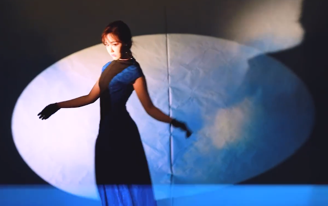 情侣头像黄一点的一人一半，情头真人一人一半 甜蜜侧颜微信（硬糖少女“月下七姐妹”大片）