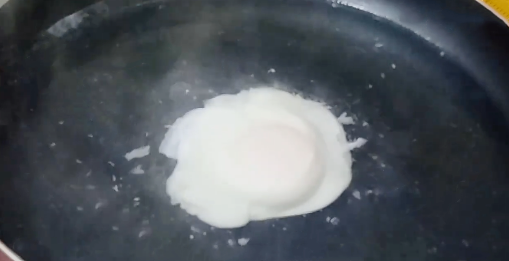 图片[4]-【荷包蛋】做法步骤图 轻松煮一锅 不破皮不粘锅无飞沫-起舞食谱网