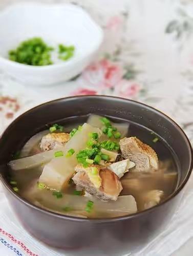 图片[2]-地道的酸萝卜老鸭汤 色泽明亮 清爽不油腻 汤底都喝光。-起舞食谱网