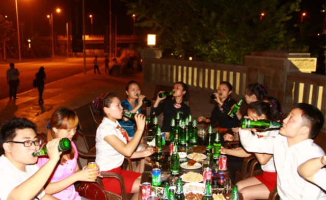 女人酒桌应酬敬酒话术幽默，厉害女人酒桌应酬话（参加酒局不会敬酒可不行）