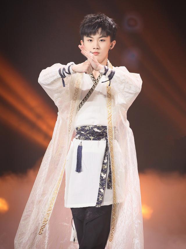 男生汉服帅气头像微信，男生汉服帅气头像（马嘉祺的古风造型太带感）