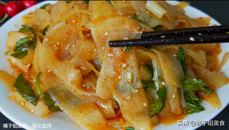 【涼拌土豆片】做法步驟圖 香辣美味 3分鐘就能上桌-起舞食譜網(wǎng)