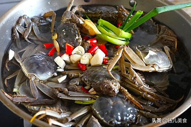 螃蟹脚怎么做好吃，冰冻螃蟹脚怎么做好吃（17元一斤的螃蟹）