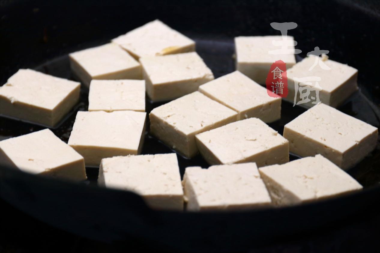 豆腐焖金针菇做法，适合夏天经常吃的焖菜——金针菇焖豆腐