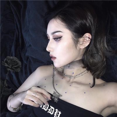 女生头像 霸气 高冷，高冷霸气女生头像（性感霸气美女头像高冷微信头像）