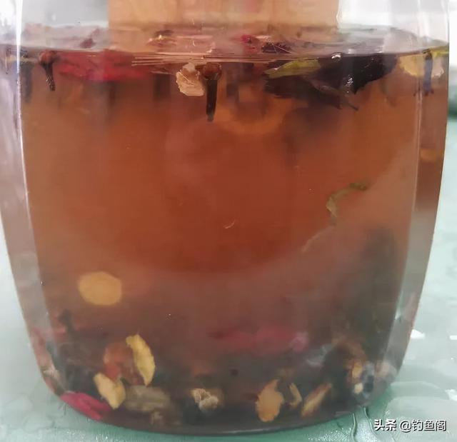 钓鱼为什么禁止用丁香，一斤白酒泡多少丁香钓鲫鱼（一款简单又好用的钓鱼药酒就诞生了）