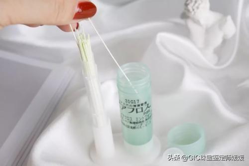 新手戴耳钉小技巧，让你能够顺利地戴上美美的耳环