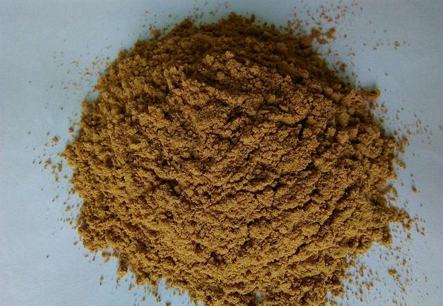 煎饼卷大葱用的酱是什么酱，煎饼卷大葱一般用什么酱（万能甜面酱）