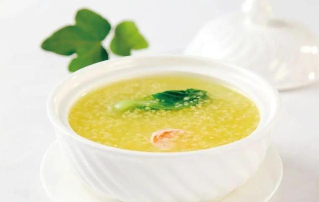 亚麻籽油的正确吃法，亚麻籽油怎么食用（亚麻籽油的吃法多种多样）