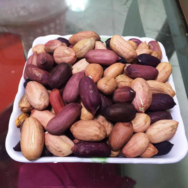 油炸花生米的危害，油炸花生米的好处和坏处（糖尿病人群吃油炸花生米、炒花生米会不会升血糖）