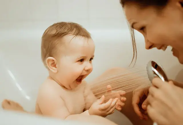 怎么教儿童洗澡，如何教小孩自己洗澡（宝宝学会自己洗澡也很简单）