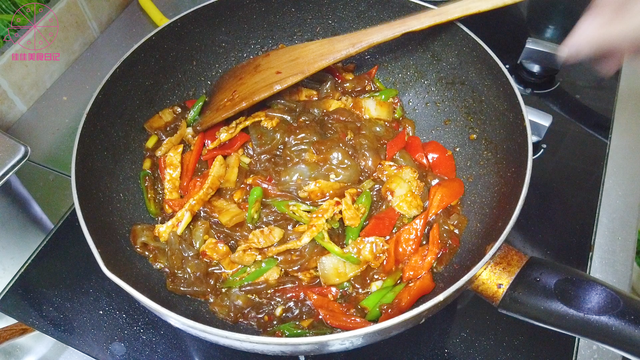 红薯粉皮的家常做法，红薯粉皮的家常做法大全窍门（家常红薯粉皮的制作方法）