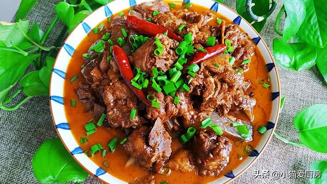 魔芋烧鸭的做法，家常魔芋烧鸭的做法（小猫喜欢的“魔芋烧鸭”每次都这样做）