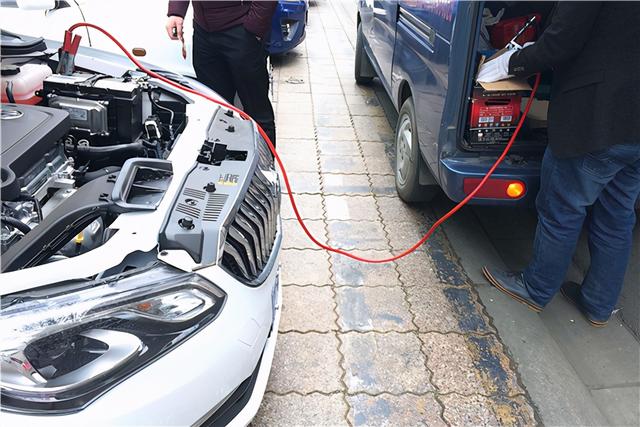 汽车怎么搭电，附近汽车搭电收费30元（接极顺序不能搞错）