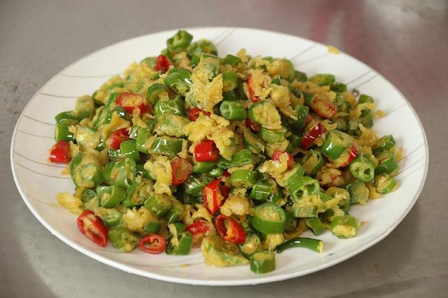 线椒怎么做好吃，1把线椒加1把面粉