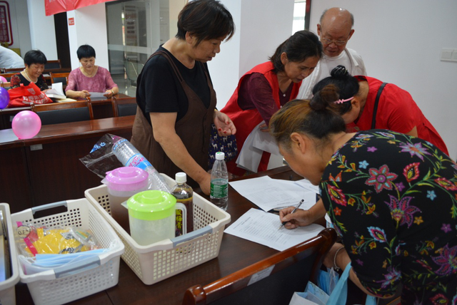 会议室怎样用气球布置，会议气球布置图片（佛祖岭A区“百年芳华·红心向党”庆党百年系列活动）