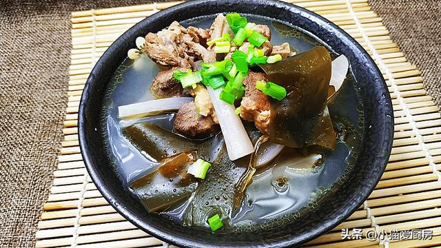 老鸭汤家常做法，茯苓老鸭汤的家常做法（炖出美味好喝的老鸭汤）