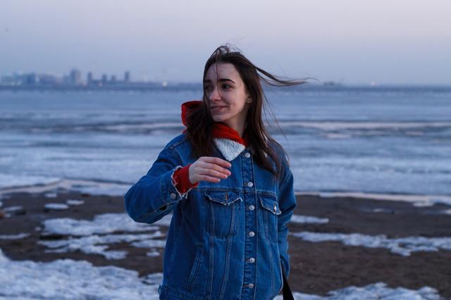 发现家境越好的女生修养越高，家境富裕的女生特点（“有一种女人）