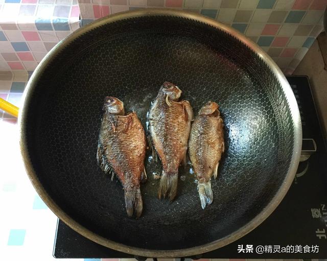 男人喝鲫鱼汤的好处，男人吃鲫鱼有什么好处和功效（补钙补身营养高）