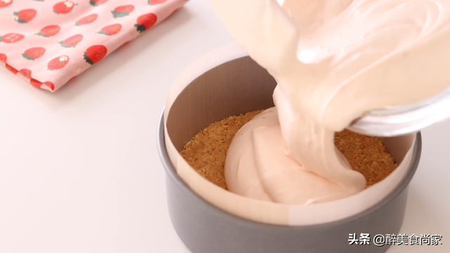 自制可爱生日蛋糕教程，简单自制生日蛋糕（心意爆棚的礼物）