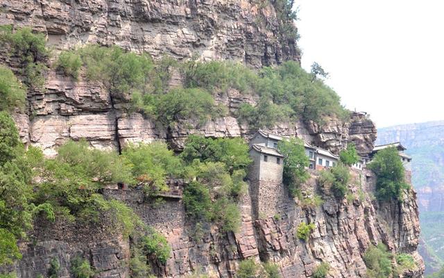 僧、尼、道共居一山修行  承德丰宁白云古洞景区，僧、尼、道共居一山修行（有一桥飞架两山之间的千年古刹）