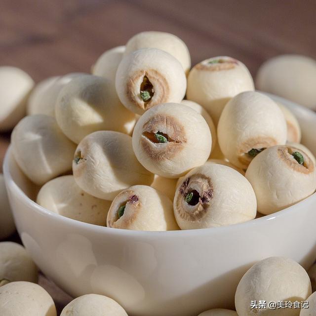 白莲子和红莲子哪个好，莲子红莲子和白莲子哪个好（教你辨别莲子是否适合自己）