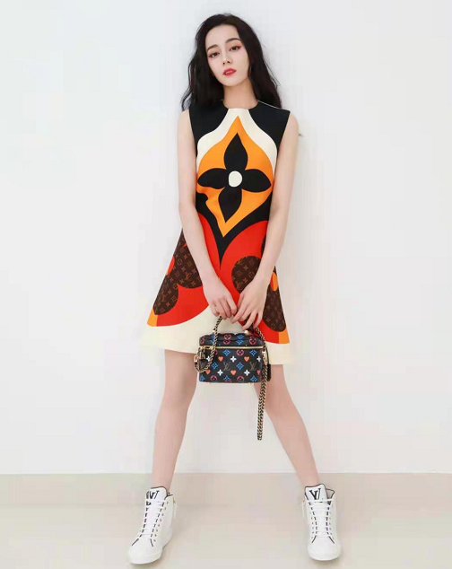 杨洋和肖奈谁漂亮，热巴本色出演大明星超美艳