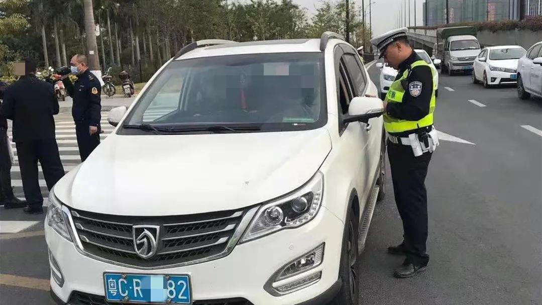 网约车合法吗(网约车合法为什么运管还罚款)