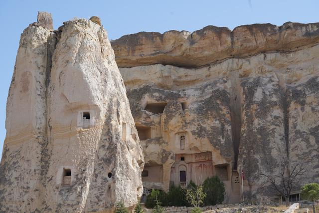 热气球下面的篮子叫什么，上面一个气球下面一个篮子（在热气球盛开的卡帕多奇亚）