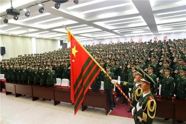 下士是几年兵，当兵8年退伍费60万是真的吗（解放军和武警部队衔级制度简史）