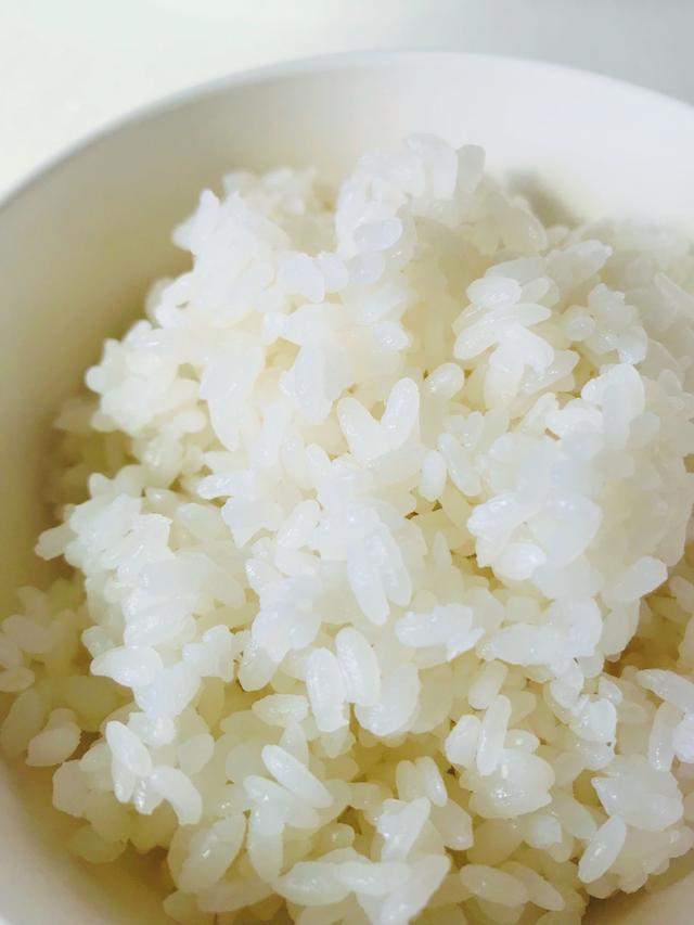 用电高压锅做米饭，粘乎乎的不好吃，我找到了解决的方法