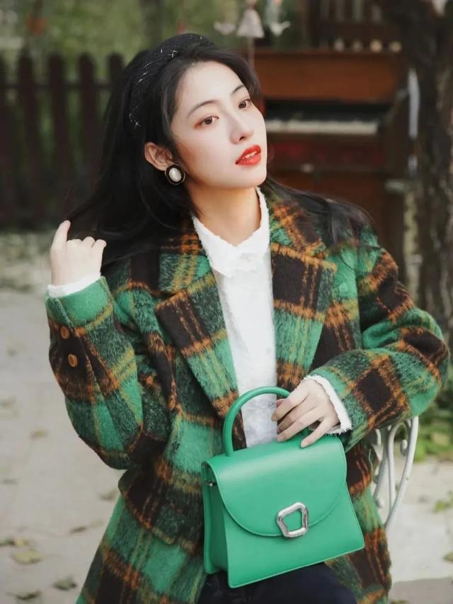 什么发型显脸小显年轻，适合瘦脸的发型（简单易打理的4款发型）