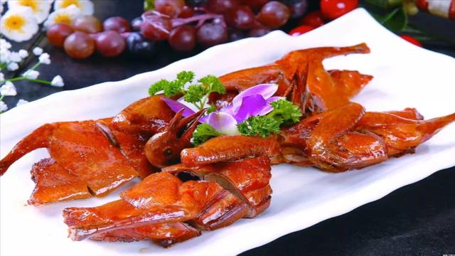 鸽子喜欢吃什么，家养的鸽子吃什么（23年一级大厨专业详细讲解）