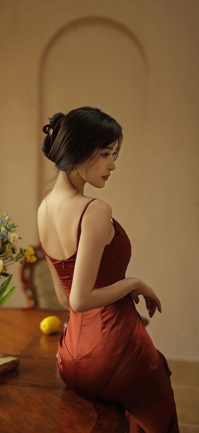sb在情侣中是什么意思，女生叫男生傻逼是什么意思（情侣之间有哪些甜腻腻的称呼）