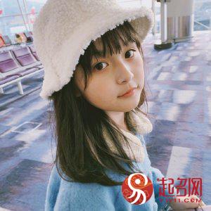 女孩名字里羽的意思，羽在女孩名字中的意思（不染烟火气息的仙女名）