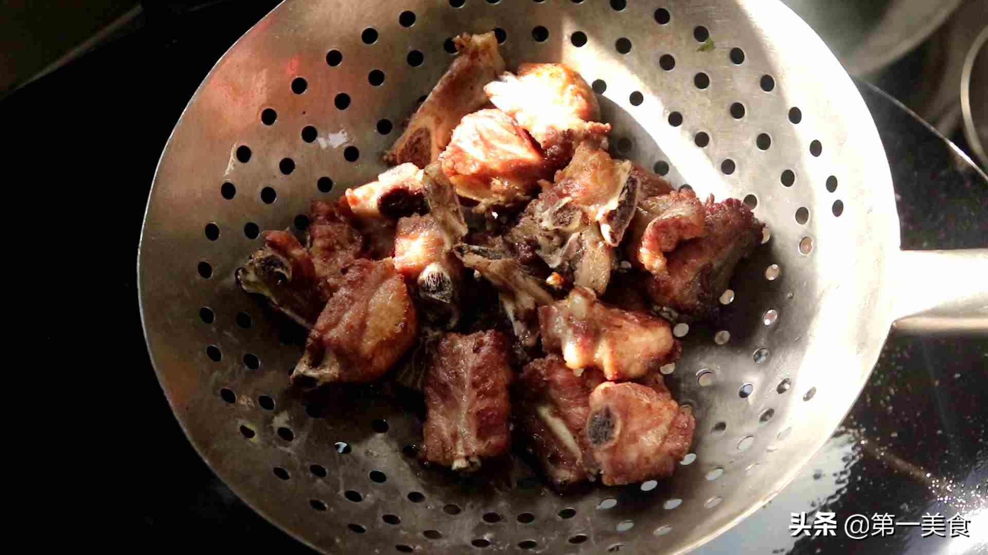 排骨火锅怎么做好吃，麻辣排骨火锅的做法好吃又简单