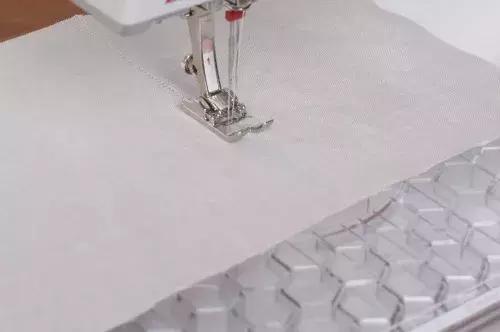 如何缝衣服看不出针脚，衣服怎么缝针看不出来（服装制作中小细节的制作工艺）