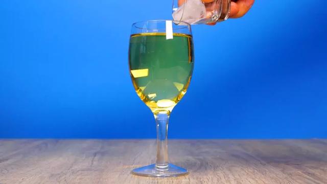 1升豆油等于多少斤，1升食用油等于多少斤油（放入油中的冰块上浮还是下沉）