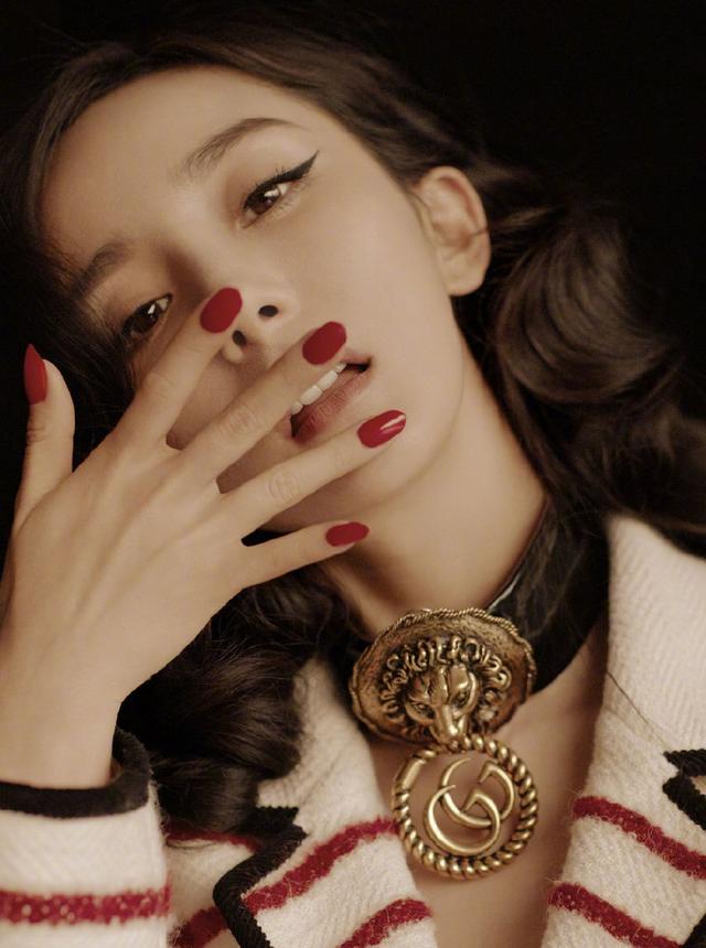 时尚宠儿什么意思，时尚宠儿的英文翻译（杨幂-时尚宠儿）