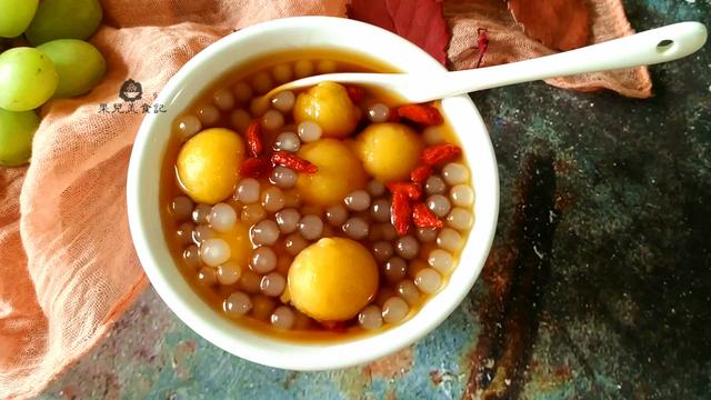 小汤圆甜品的做法，甜汤小汤圆的做法（新鲜红薯变软糯甜品小吃）